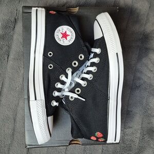 Strawberry Embroidered Women's Madison Mid-top Converse Size 8! NIB! Super Rare!